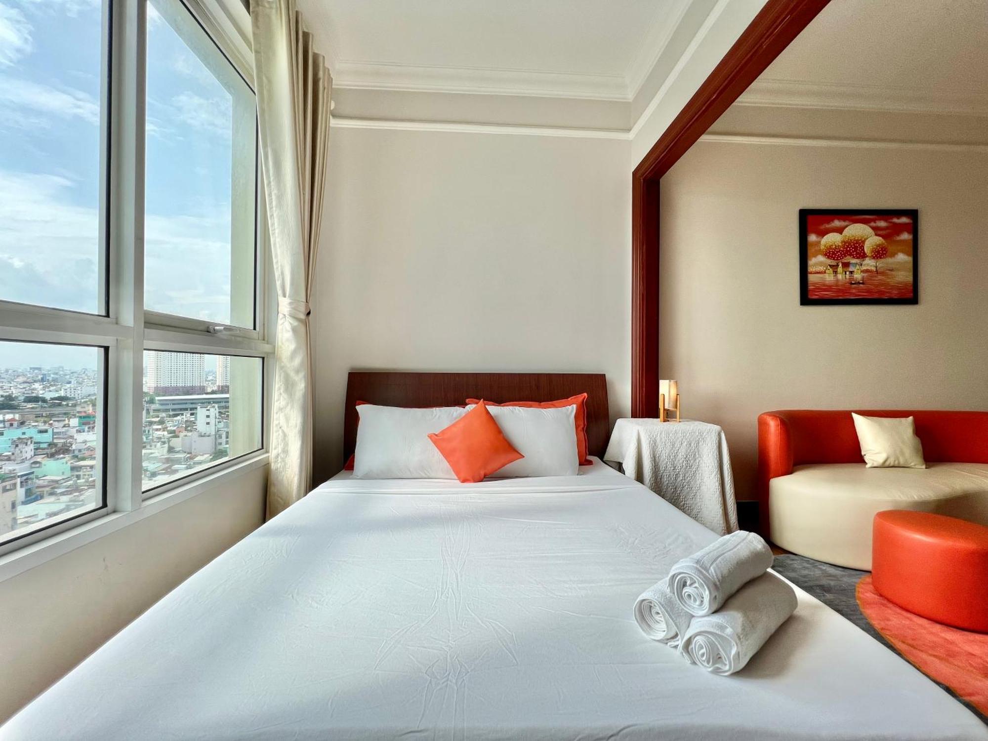 Diny Aparthotel - Rooftop Pool - The Manor 2 Хошимин Экстерьер фото