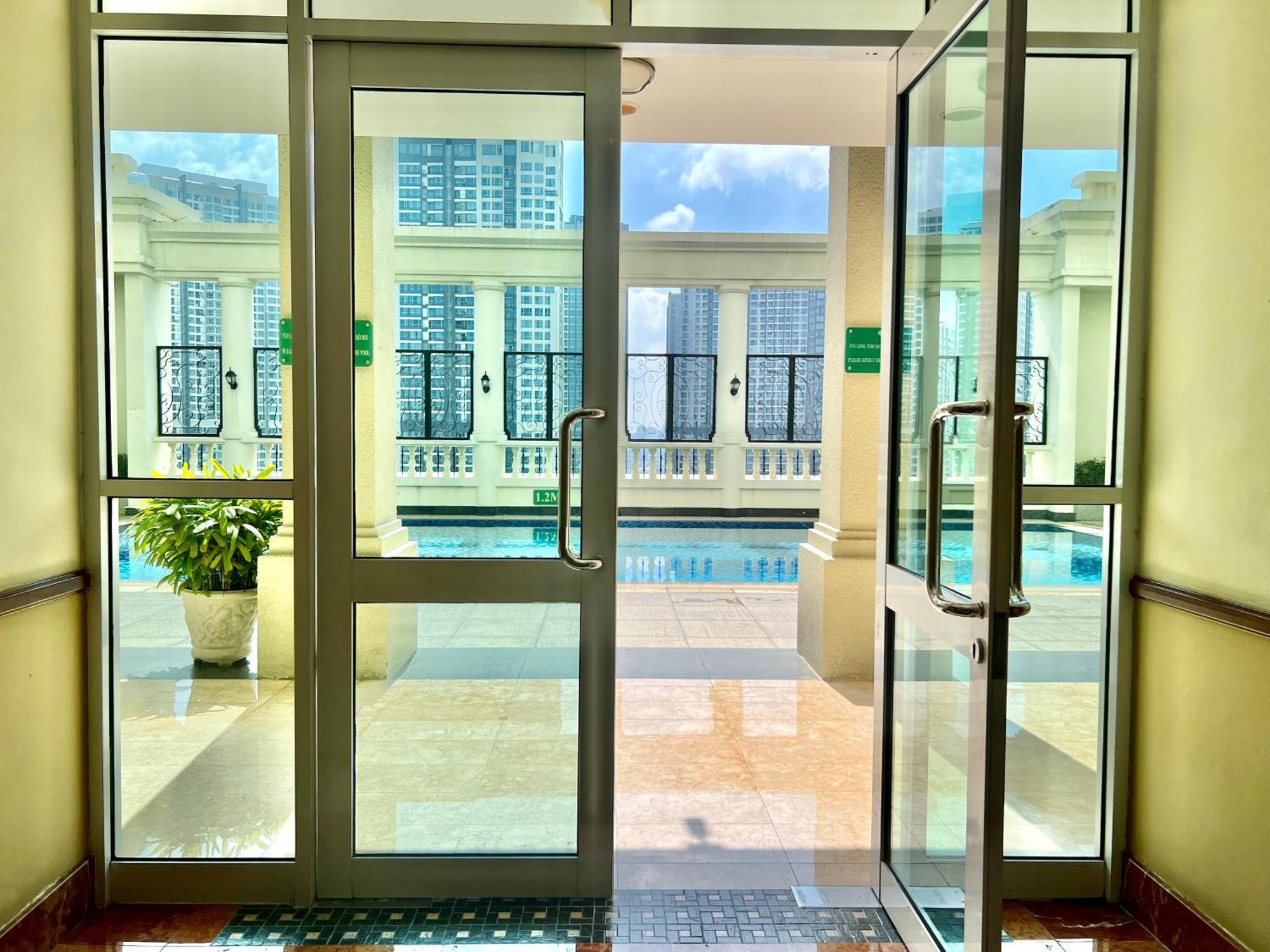 Diny Aparthotel - Rooftop Pool - The Manor 2 Хошимин Экстерьер фото